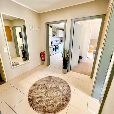 - Schoene Mit Balkon *