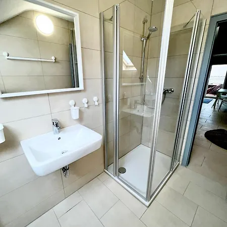 - Schoene Mit Balkon Apartament *