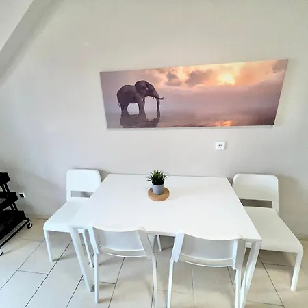 Apartament - Schoene Mit Balkon