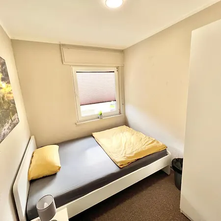 - Schoene Mit Balkon Apartament *