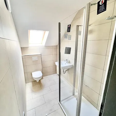 - Schoene Mit Balkon *