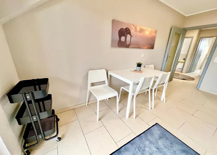 - Schoene Mit Balkon Lejlighed