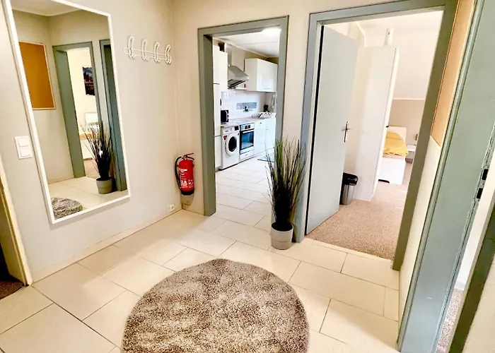 - Schoene Mit Balkon *