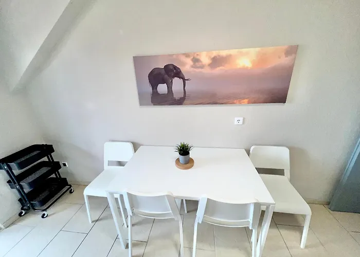 Lejlighed - Schoene Mit Balkon