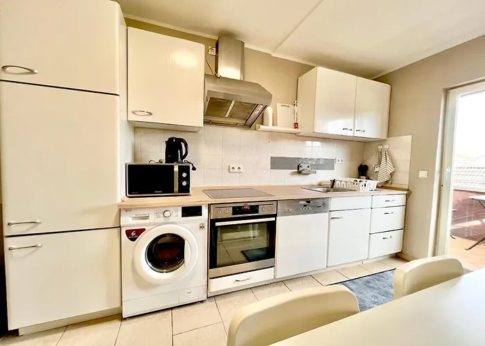 Lejlighed - Schoene Mit Balkon *